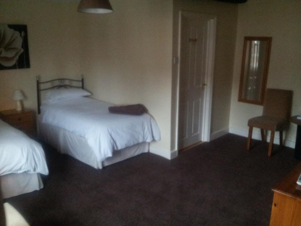 Downton  The Bull Hotel חדר תמונה