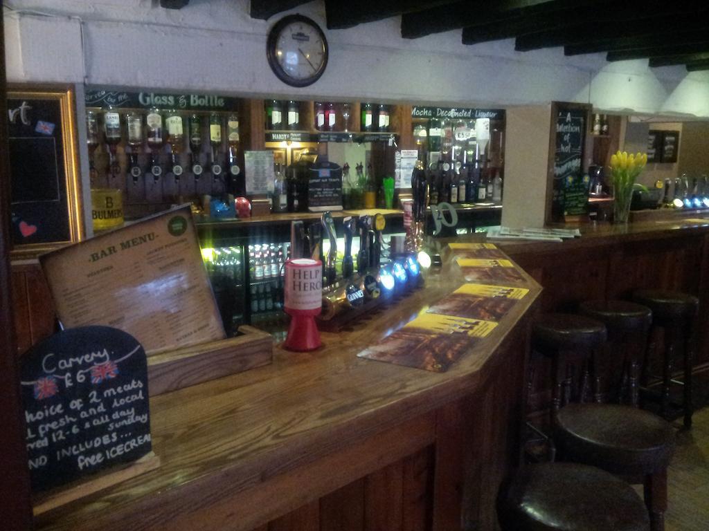 Downton  The Bull Hotel מראה חיצוני תמונה